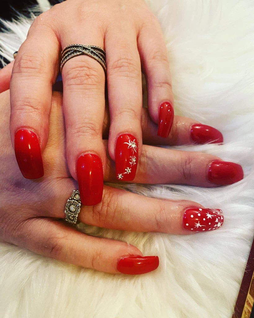 Creative mixed-pattern nail designs