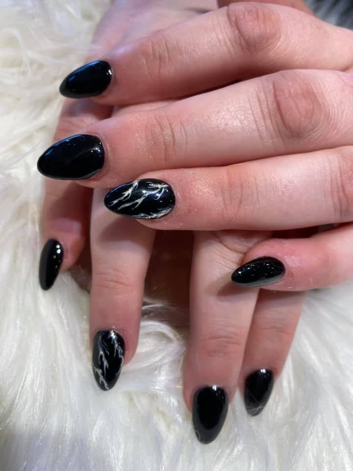 Festive and seasonal hand-painted nails