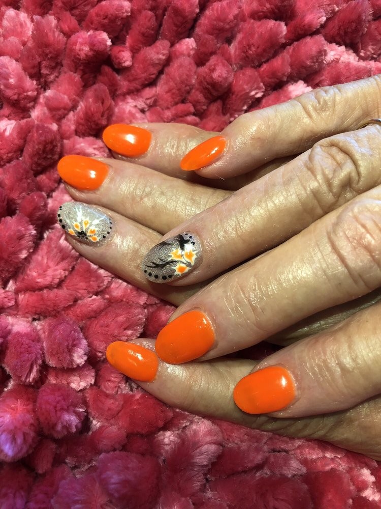 Creative salon nails with statement accents